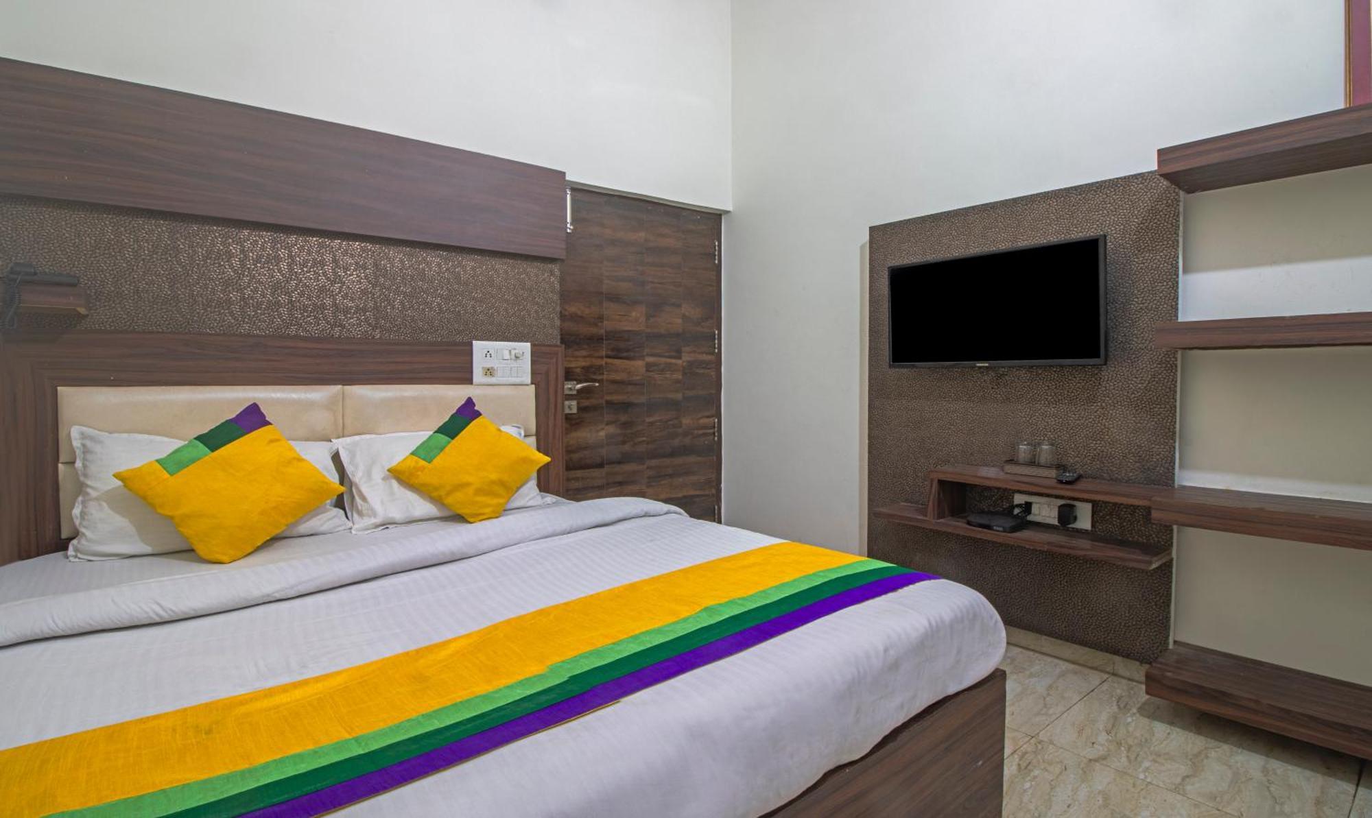 Itsy Hotels Shree Anand Dham, Vrindavan Exterior photo